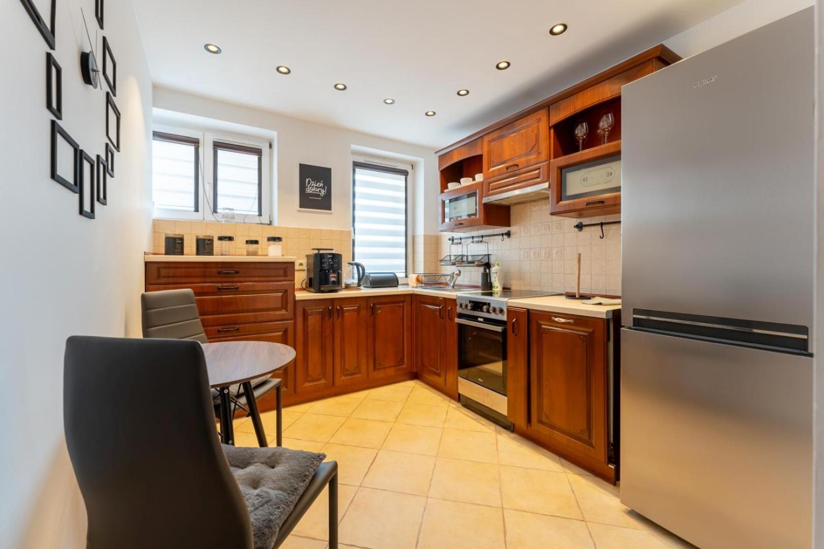 Apartament Ratuszlove - 2 Osobne Sypialnie, Z Widokiem Na Ratusz - By Spaceapart Jelenia Gora Luaran gambar