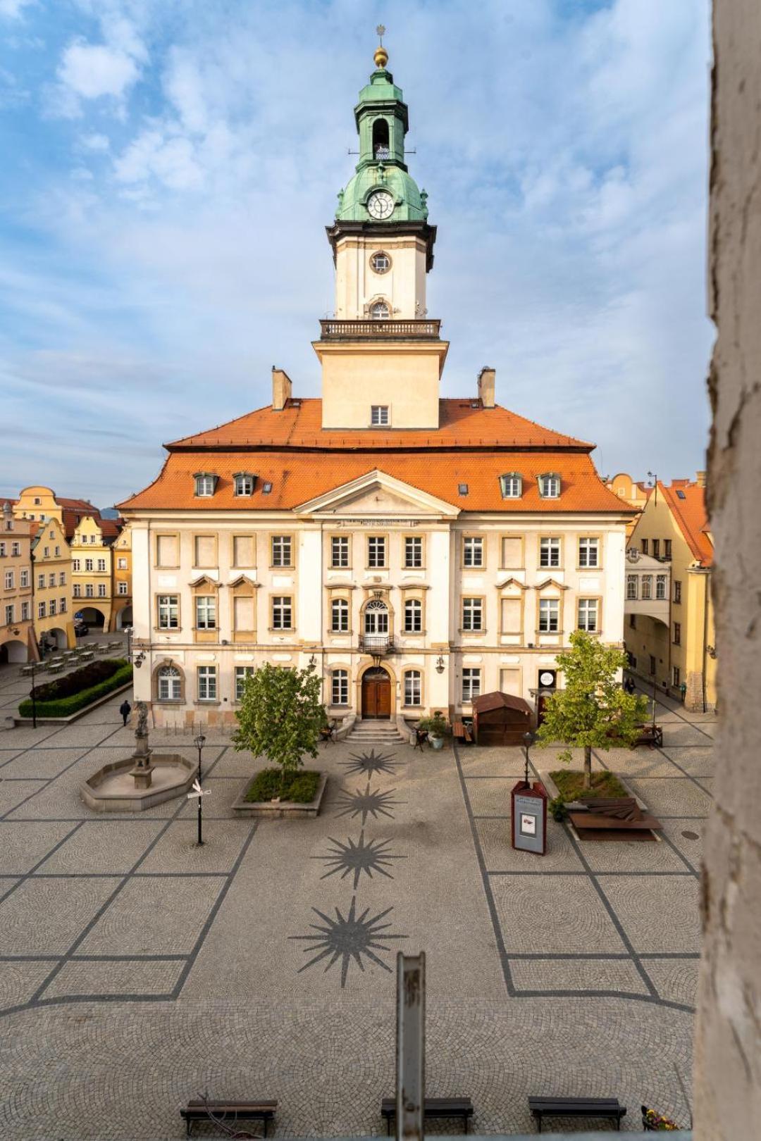 Apartament Ratuszlove - 2 Osobne Sypialnie, Z Widokiem Na Ratusz - By Spaceapart Jelenia Gora Luaran gambar